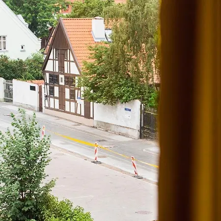 Self Check-in Old Town